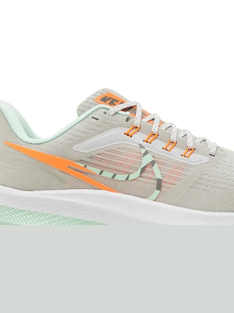Кроссовки Nike Wmns Air Zoom Pegasus 39 Premium 'Photon Dust Orange Mint' — изображение 2 из 8, бежевый