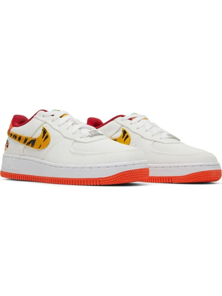 Кроссовки Nike Air Force 1 '07 LV8 GS 'Year of the Tiger' — изображение 8 из 8, белый