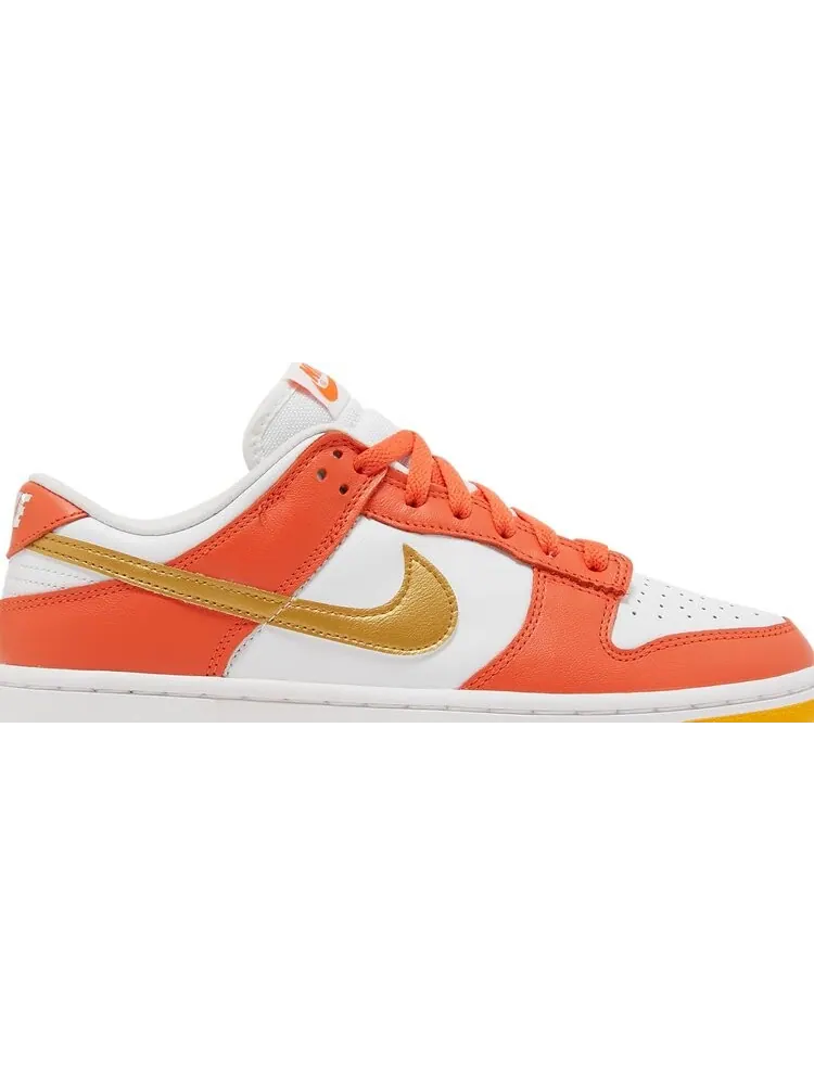 Кроссовки Nike Wmns Dunk Low 'Orange University Gold' — изображение 2 из 8, золото
