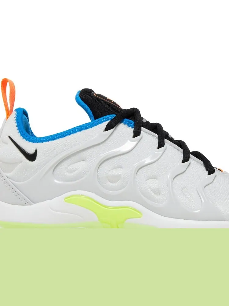 Кроссовки Nike Wmns Air VaporMax Plus 'Photon Dust Volt' — изображение 2 из 8, белый