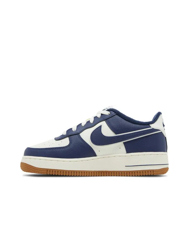 Кроссовки Nike Air Force 1 LV8 3 GS 'College Pack - Midnight Navy' — изображение 4 из 9, коричневый/темно-синий