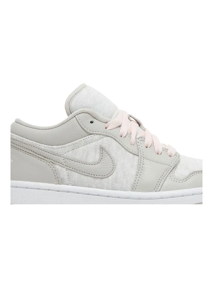 Кроссовки Air Jordan Wmns Air Jordan 1 Low SE 'Light Iron Ore' — изображение 3 из 9, светлый/белый