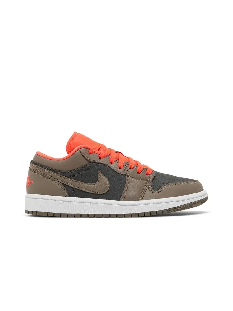 Кроссовки Air Jordan Wmns Air Jordan 1 Low SE 'Black Olive Bright Crimson' — изображение 2 из 9, черный/оливковый/яркий