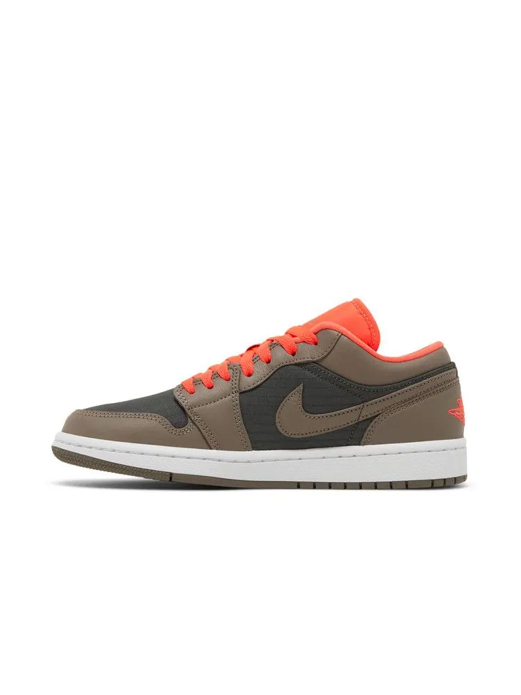 Кроссовки Air Jordan Wmns Air Jordan 1 Low SE 'Black Olive Bright Crimson' — изображение 4 из 9, черный/оливковый/яркий