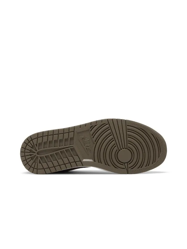 Кроссовки Air Jordan Wmns Air Jordan 1 Low SE 'Black Olive Bright Crimson' — изображение 5 из 9, черный/оливковый/яркий