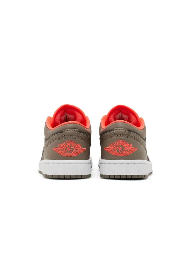 Кроссовки Air Jordan Wmns Air Jordan 1 Low SE 'Black Olive Bright Crimson' — изображение 7 из 9, черный/оливковый/яркий