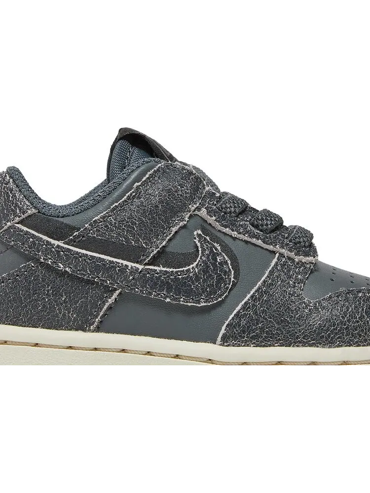 Кроссовки Nike Dunk Low SE TD 'Halloween - Cauldron' — изображение 2 из 8, серый