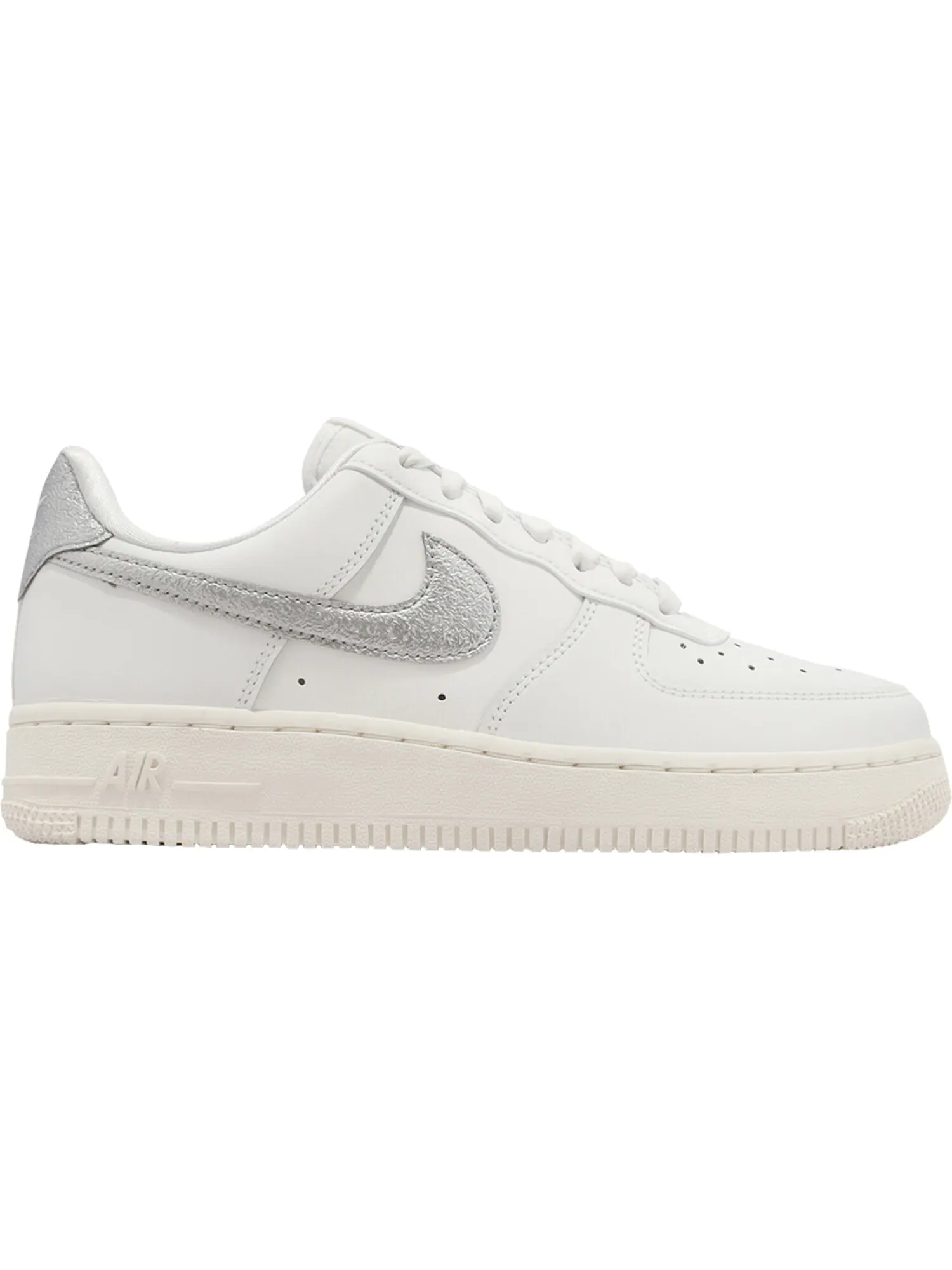 Кроссовки Nike Wmns Air Force 1 07 Essential — изображение 1 из 1, белый