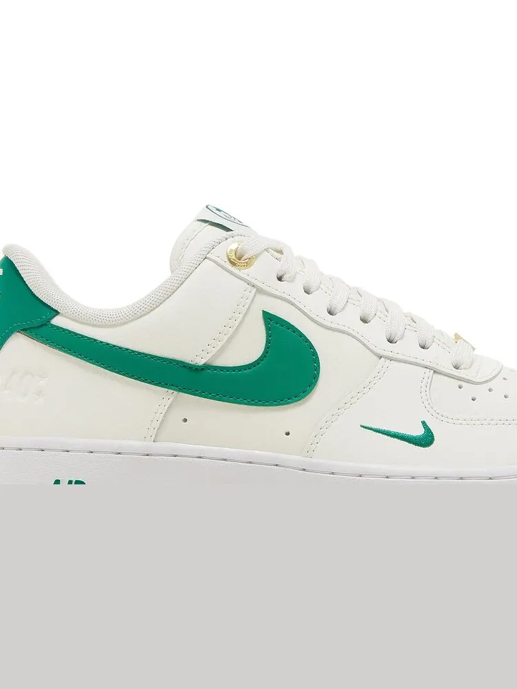 Кроссовки Nike Wmns Air Force 1 '07 SE '40th Anniversary - Sail Malachite' — изображение 2 из 8, бежевый