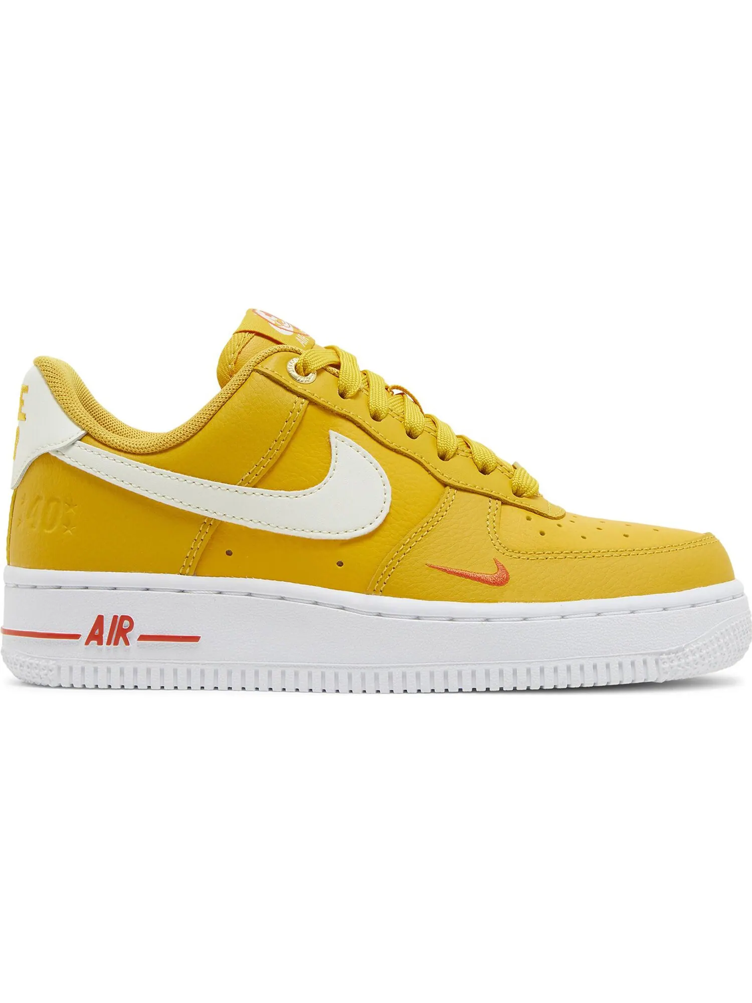 Кроссовки Nike Wmns Air Force 1 07 SE — изображение 1 из 5, желтый