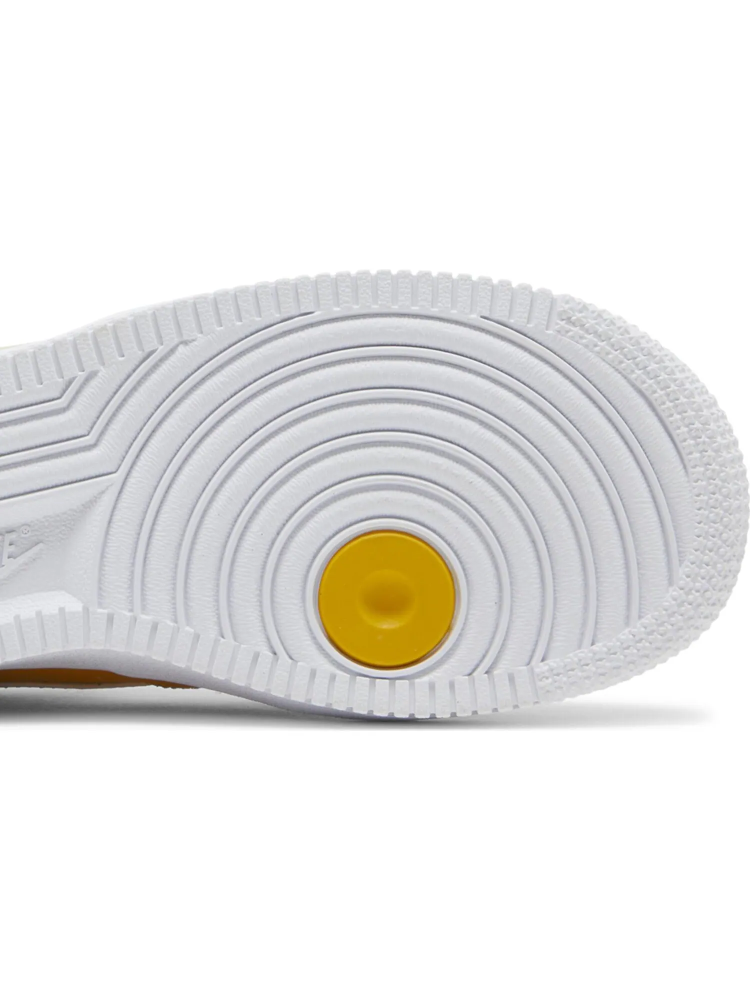 Кроссовки Nike Wmns Air Force 1 07 SE — изображение 3 из 5, желтый