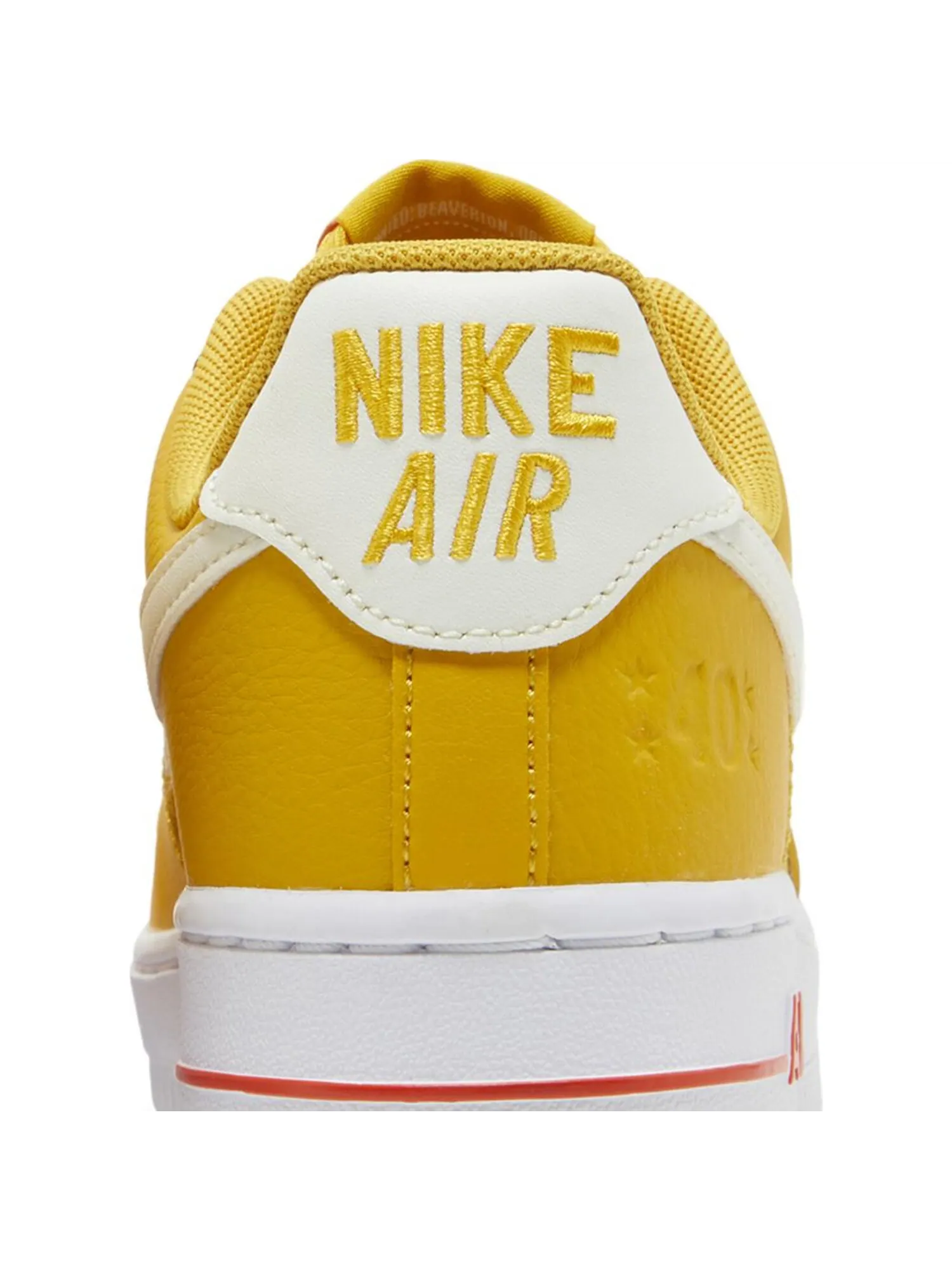 Кроссовки Nike Wmns Air Force 1 07 SE — изображение 5 из 5, желтый