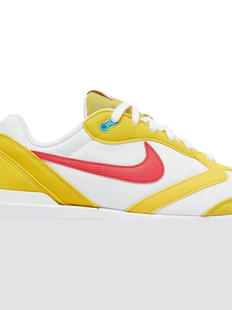 Кроссовки Nike Air Max Dawn 'Vivid Sulfur Siren Red' — изображение 2 из 8, желтый
