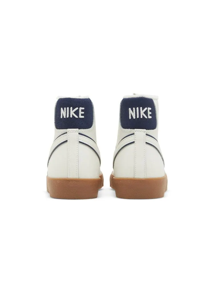 Кроссовки Nike Blazer Mid '77 Premium 'Sail Navy Gum' — изображение 7 из 9, темно-синий/коричневый