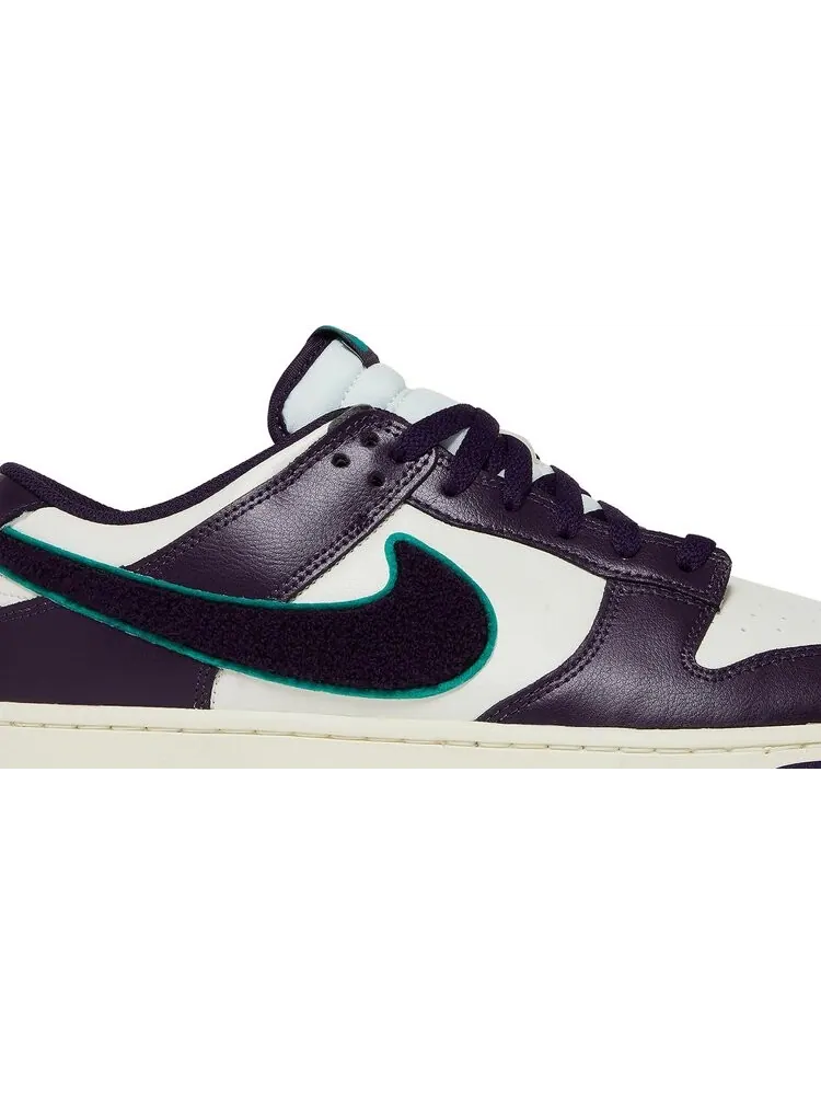 Кроссовки Nike Dunk Low 'Chenille Swoosh - Grand Purple' — изображение 2 из 8, белый