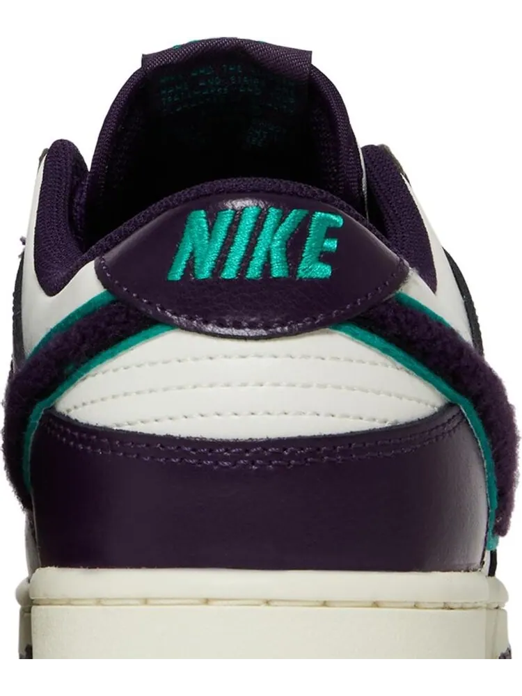 Кроссовки Nike Dunk Low 'Chenille Swoosh - Grand Purple' — изображение 7 из 8, белый