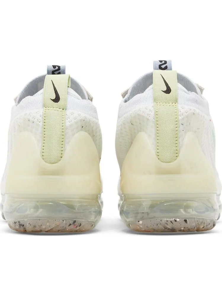 Кроссовки Nike Air VaporMax 2021 Flyknit GS 'Mismatched Swoosh - White' — изображение 6 из 8, белый