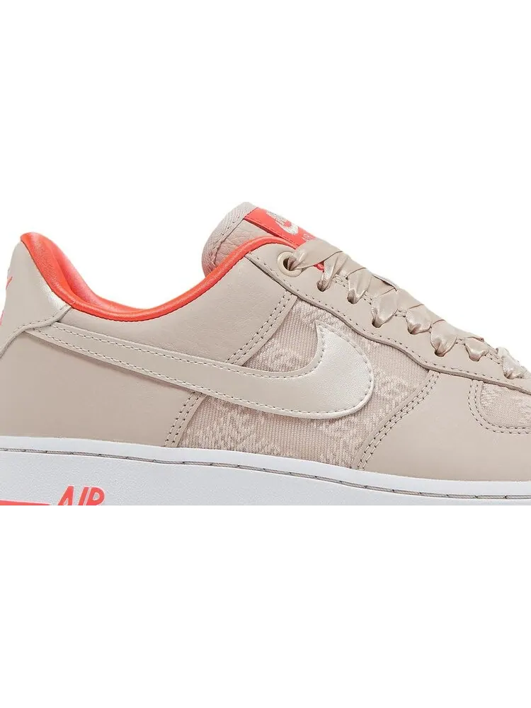 Кроссовки Nike Wmns Air Force 1 '07 'Fossil Stone Laser Crimson' — изображение 2 из 8, розовый