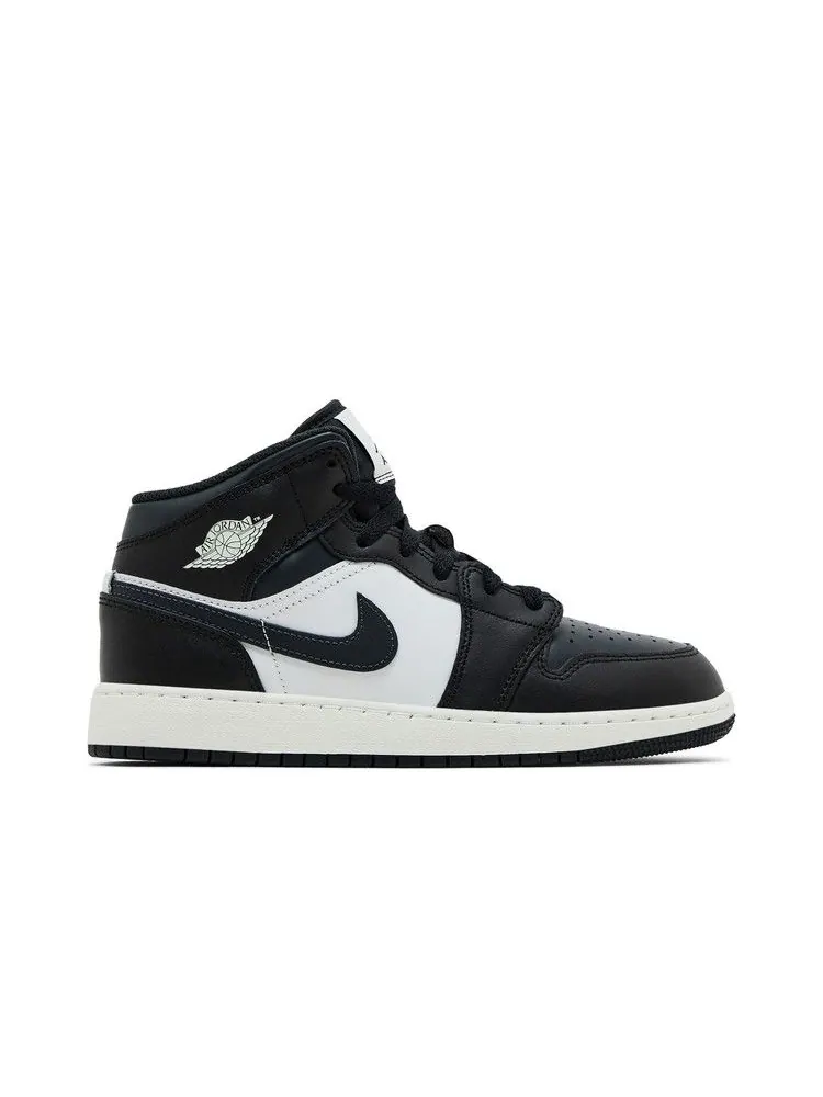 Кроссовки Air Jordan Air Jordan 1 Mid GS 'Black Off Noir' — изображение 2 из 9, черный/белый/черный