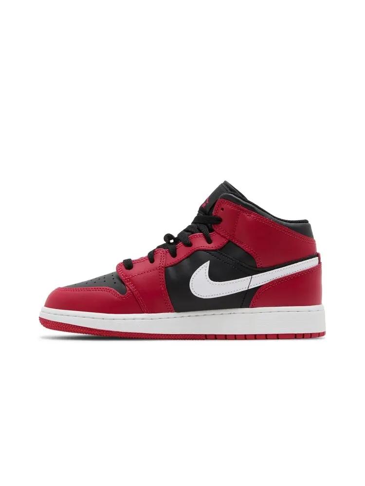 Кроссовки Air Jordan 1 Mid GS — изображение 3 из 4, красный черный белый