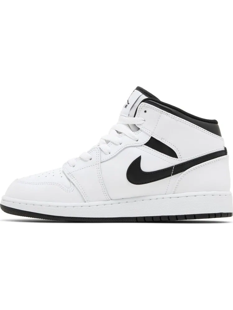 Кроссовки Air Jordan 1 Mid GS 'White Black' — изображение 3 из 4, белый