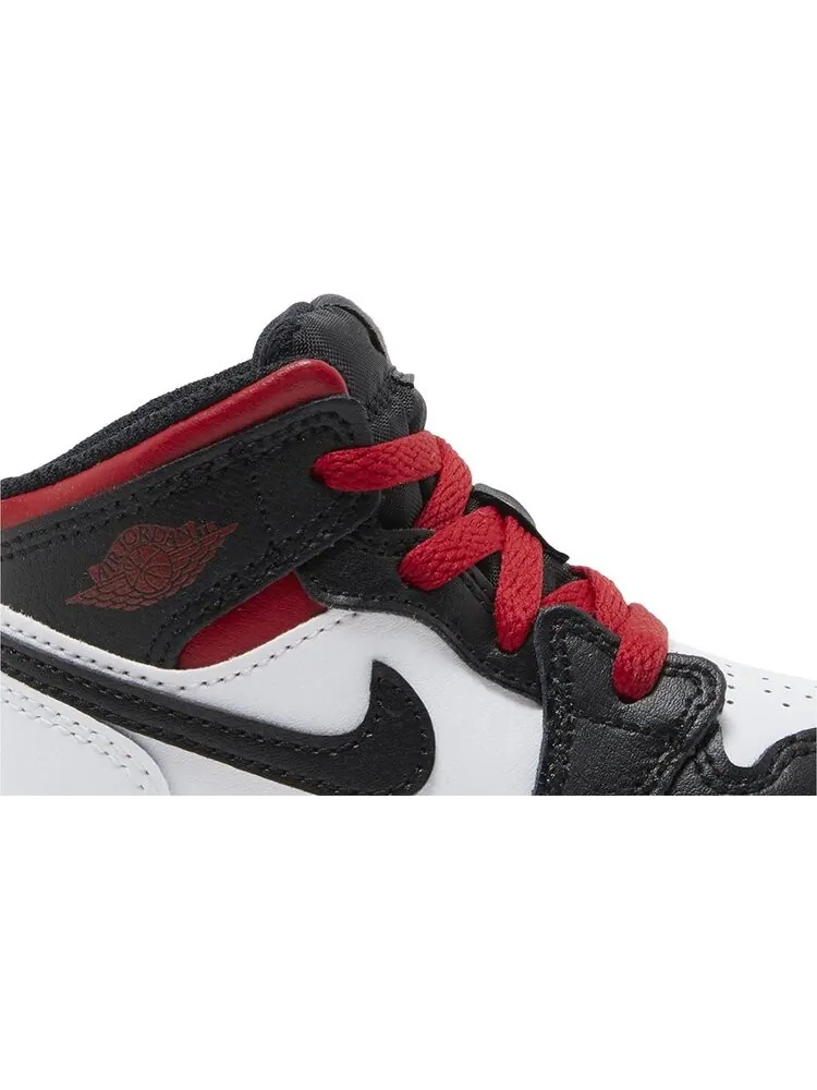 Кроссовки Air Jordan 1 Mid TD 'Gym Red Black Toe' — изображение 2 из 4, белый