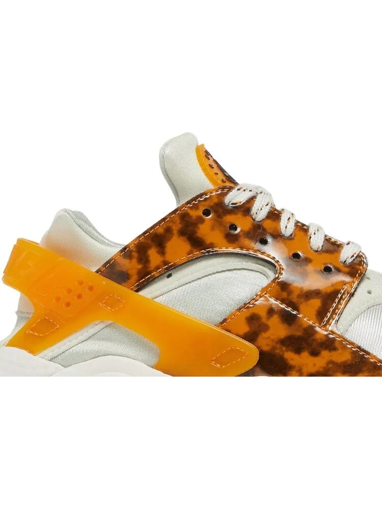 Кроссовки Nike Wmns Air Huarache 'Tortoiseshell' — изображение 2 из 8, белый