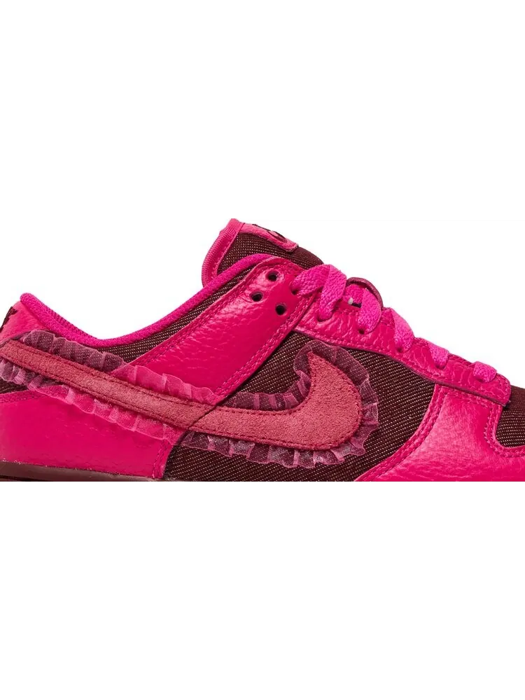 Кроссовки Nike Wmns Dunk Low 'Valentine's Day' — изображение 2 из 10, розовый