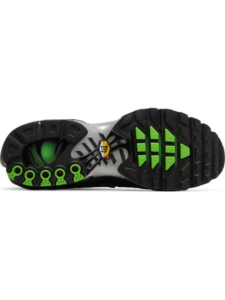 Кроссовки Nike Air Max Plus 'Black Silver Green Strike' — изображение 4 из 8, черный