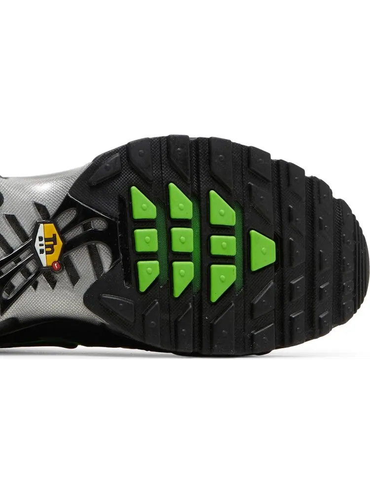 Кроссовки Nike Air Max Plus 'Black Silver Green Strike' — изображение 5 из 8, черный