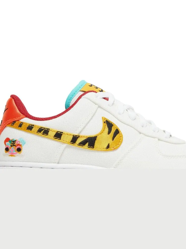 Кроссовки Nike Wmns Air Force 1 '07 LX — изображение 2 из 8, белый