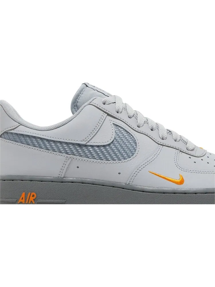Кроссовки Nike Air Force 1 '07 'Wolf Grey Kumquat' — изображение 2 из 8, серый