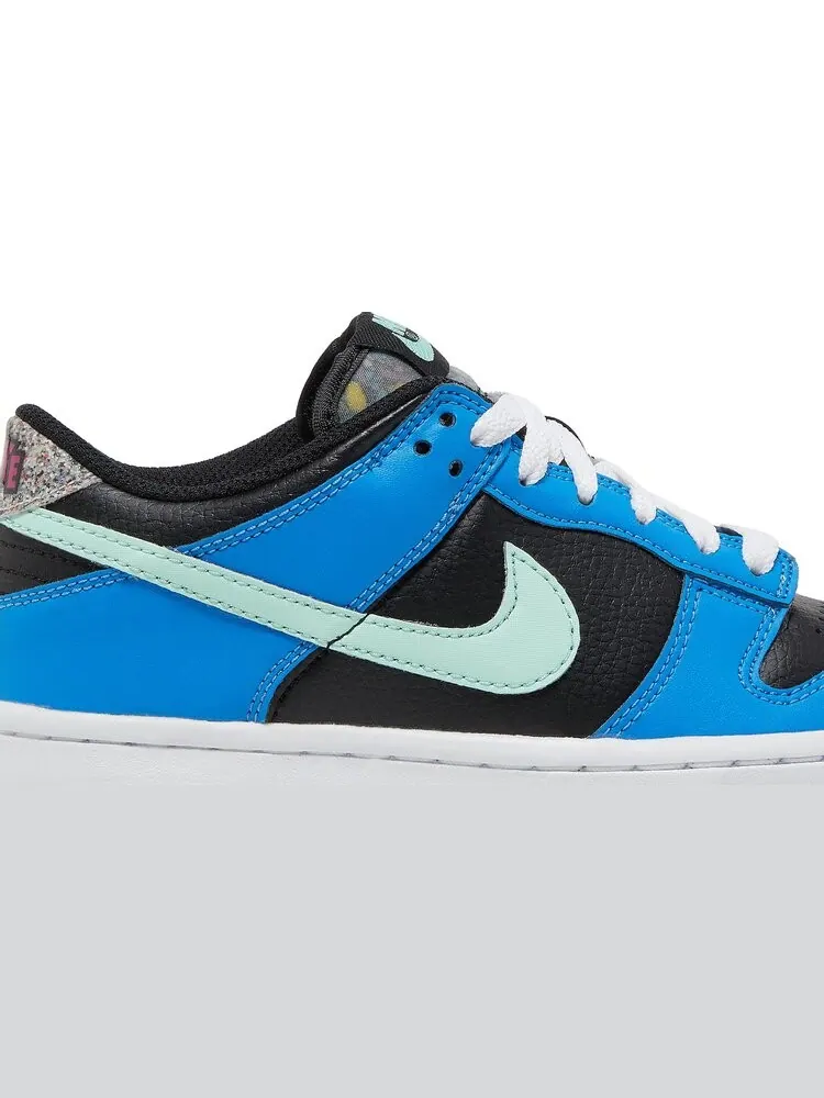 Кроссовки Nike Dunk Low SE GS 'Black Light Photo Blue Mint Foam' — изображение 2 из 8, черный