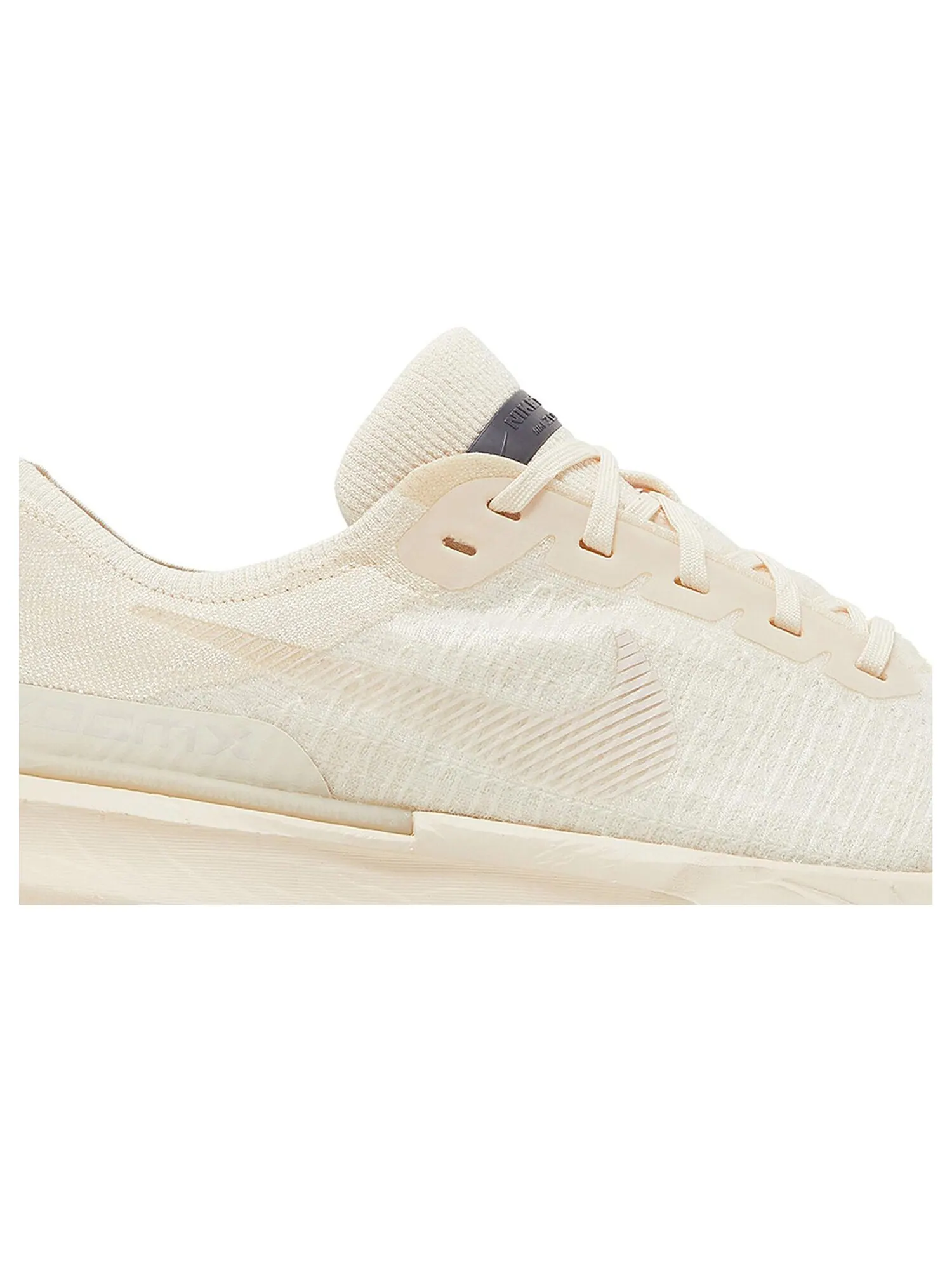Кроссовки Nike ZoomX Invincible Run Flyknit 3 'Light Cream' — изображение 2 из 8, бежевый
