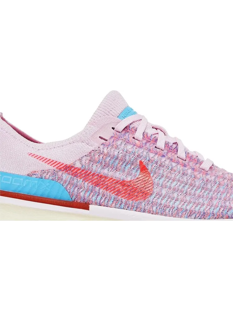 Кроссовки Wmns ZoomX Invincible 3 'Pink Foam Racer Blue' — изображение 2 из 4, розовый