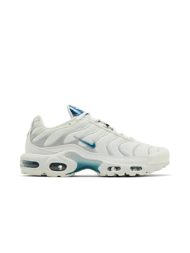 Кроссовки Nike Wmns Air Max Plus 'White Bright Spruce' — изображение 2 из 9