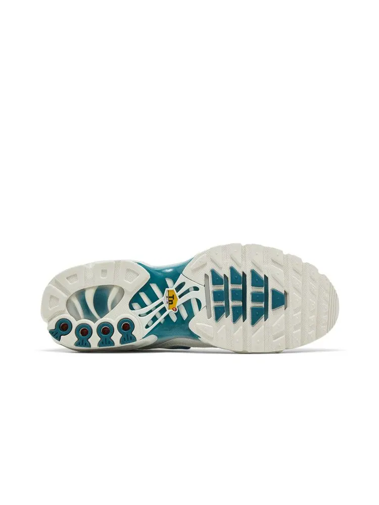 Кроссовки Nike Wmns Air Max Plus 'White Bright Spruce' — изображение 5 из 9