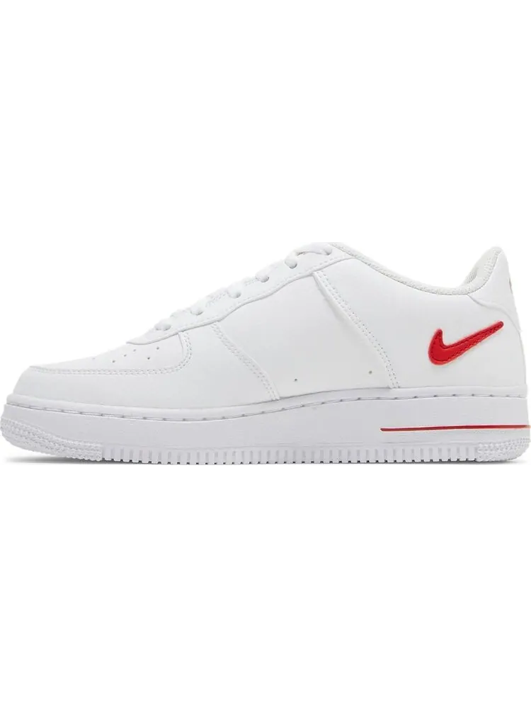 Кроссовки Nike Air Force 1 GS 'Cut-Out Swoosh - White University Red' — изображение 3 из 8, белый