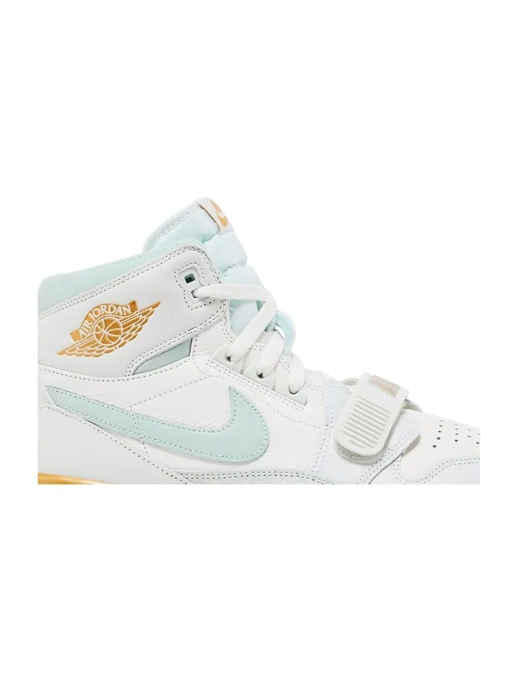 Кроссовки Air Jordan Legacy 312 — изображение 2 из 4, белый