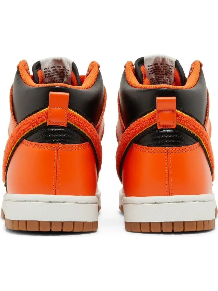 Кроссовки Nike Dunk High 'Chenille Swoosh - Safety Orange' — изображение 6 из 8, черный
