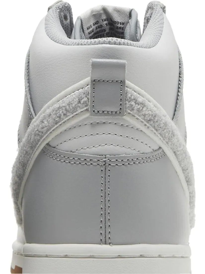 Кроссовки Nike Dunk High 'Chenille Swoosh - Light Smoke Grey' — изображение 7 из 8, серый