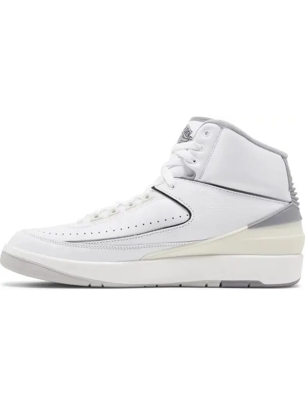 Кроссовки Air Jordan 2 Retro — изображение 2 из 8, белый