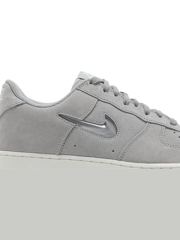 Кроссовки Nike Air Force 1 Jewel 'Color of the Month - Light Smoke Grey' — изображение 2 из 8, серый
