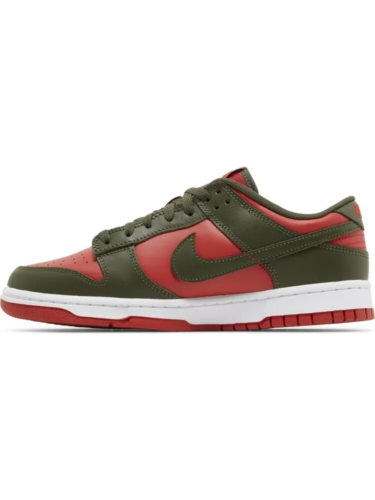 Кроссовки Dunk Low 'Cargo Khaki Mystic Red' — изображение 3 из 4, зеленый