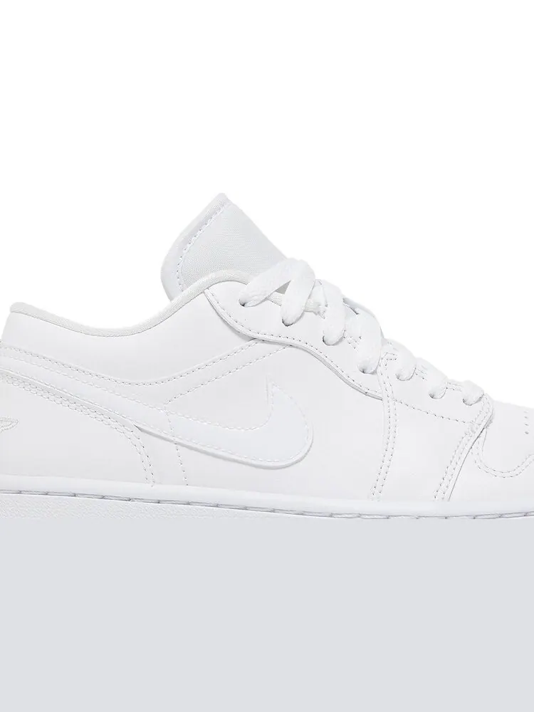 Кроссовки Wmns Air Jordan 1 Low Triple White — изображение 2 из 8, белый