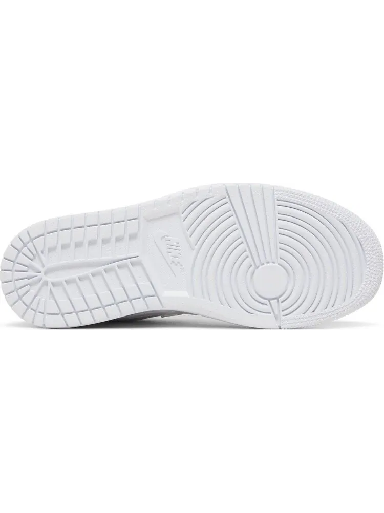 Кроссовки Wmns Air Jordan 1 Low Triple White — изображение 4 из 8, белый