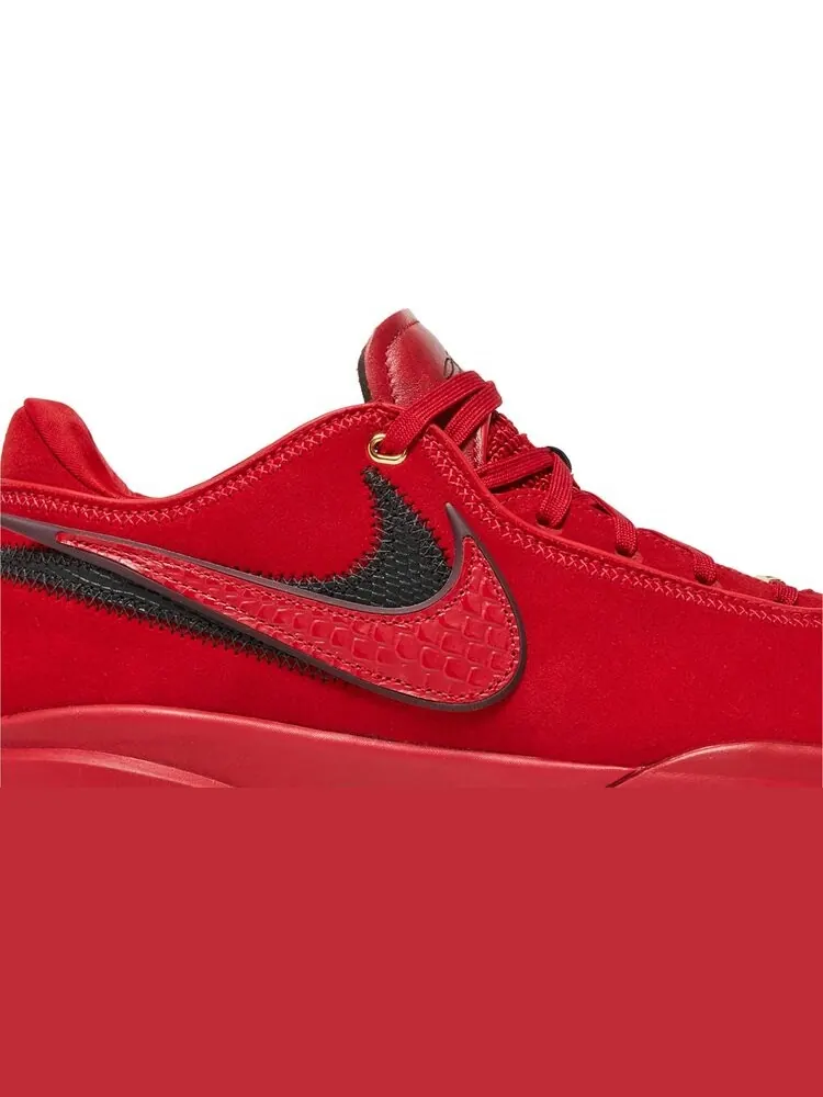 Кроссовки Liverpool F.C. x LeBron 20 EP — изображение 2 из 4, красный