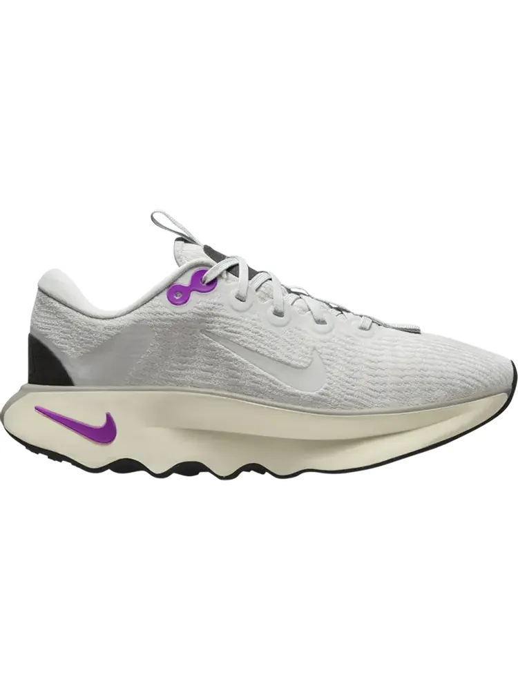 Кроссовки Wmns Motiva 'Photon Dust Hyper Violet' — изображение 1 из 1, белый