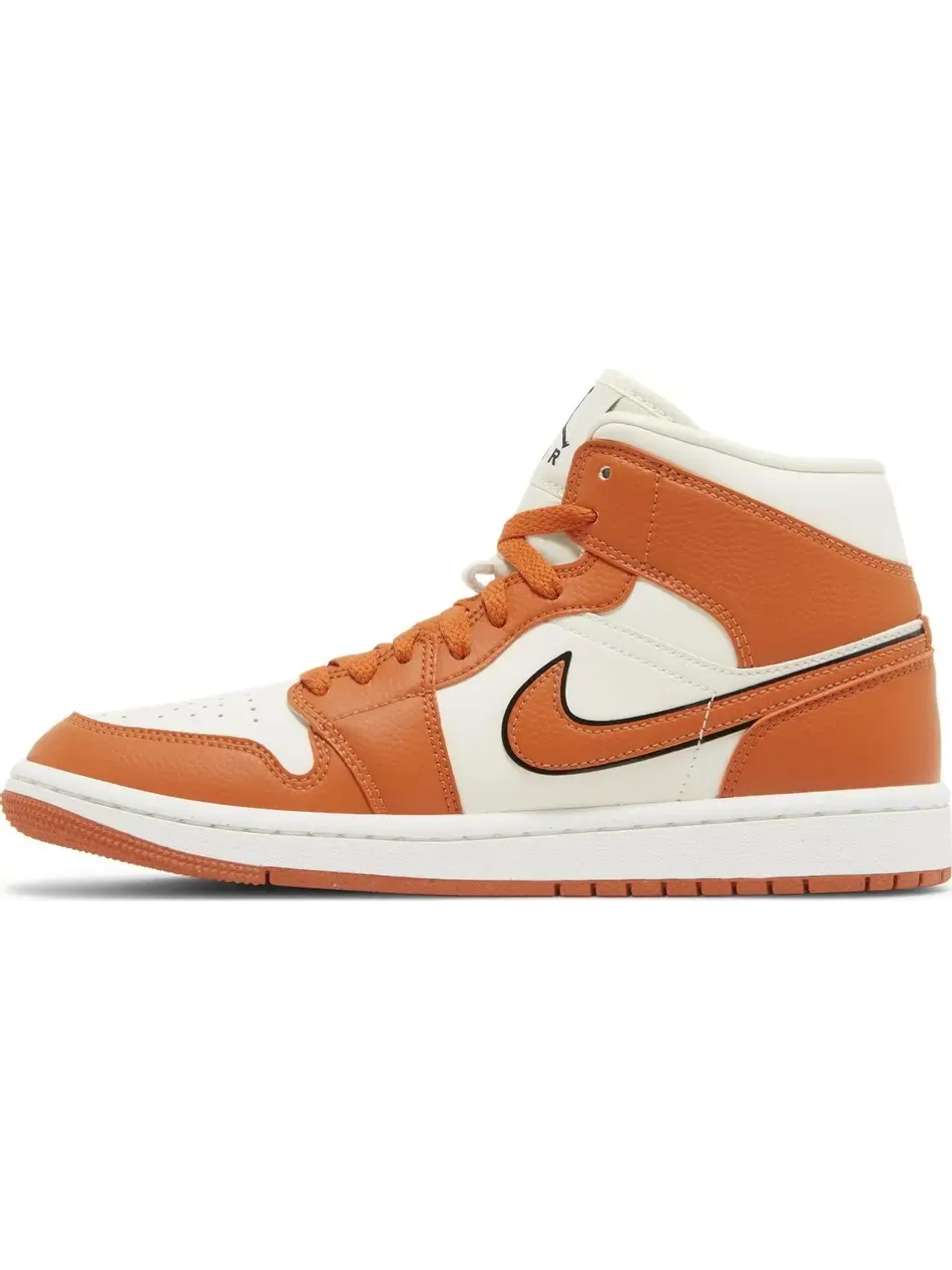 Кроссовки Wmns Air Jordan 1 Mid SE Sport Spice — изображение 2 из 5, оранжевый/светло-бежевый