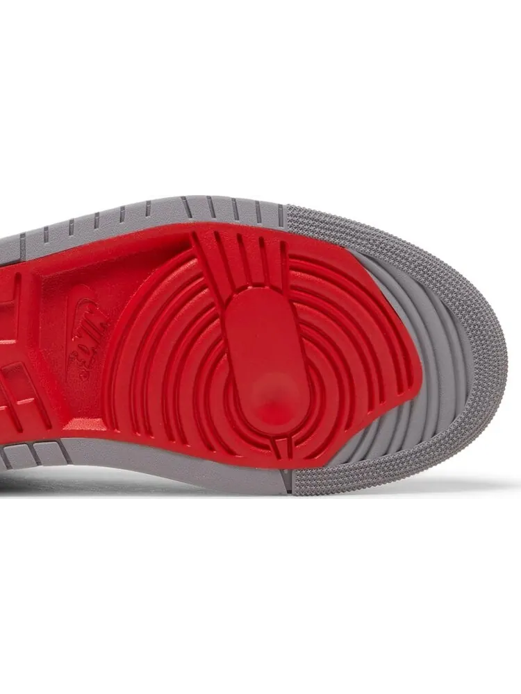 Кроссовки Air Jordan 1 High Zoom Comfort 2 Cement Fire Red — изображение 5 из 8, серый